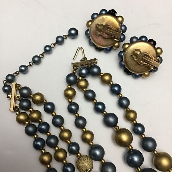 VINTAGE 60’s Blue & Gold Triple Strand Necklace and Clip On Earrings - Picture 8 of 8